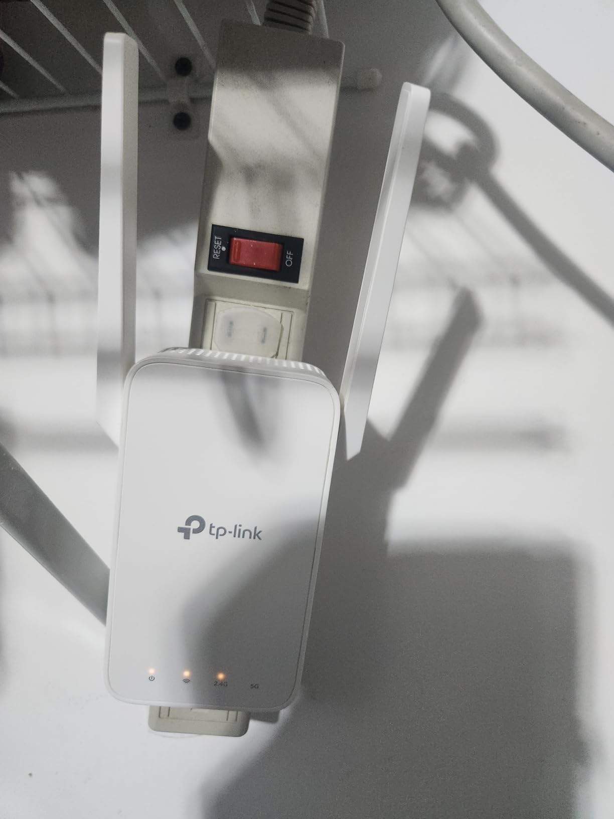 TP-Link AC1200 WiFi Extender RE315 customer photo 2