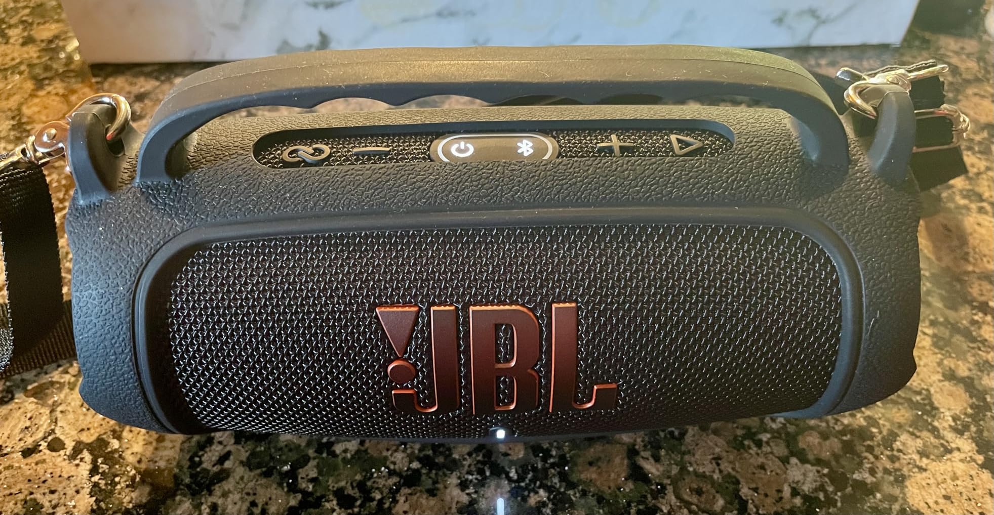 CHARGE 5 - Portable Waterproof (IP67) Bluetooth Speaker with Powerbank USB Charge out, 20 hours playtime, JBL Partyboost (Black) customer photo 1