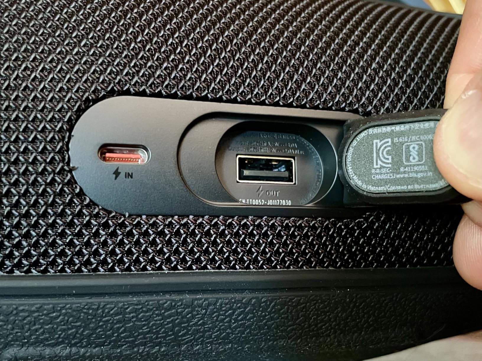 CHARGE 5 - Portable Waterproof (IP67) Bluetooth Speaker with Powerbank USB Charge out, 20 hours playtime, JBL Partyboost (Black) customer photo 2