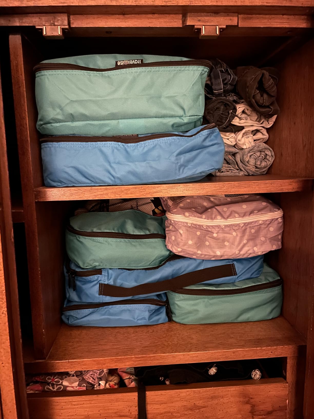 TravelWise 5 Piece Packing Cube Set, Durable Lightweight Luggage Organizer System with Small, Medium and Large Cubes for Travel, Weekender and Carry On Use, Black customer photo 1