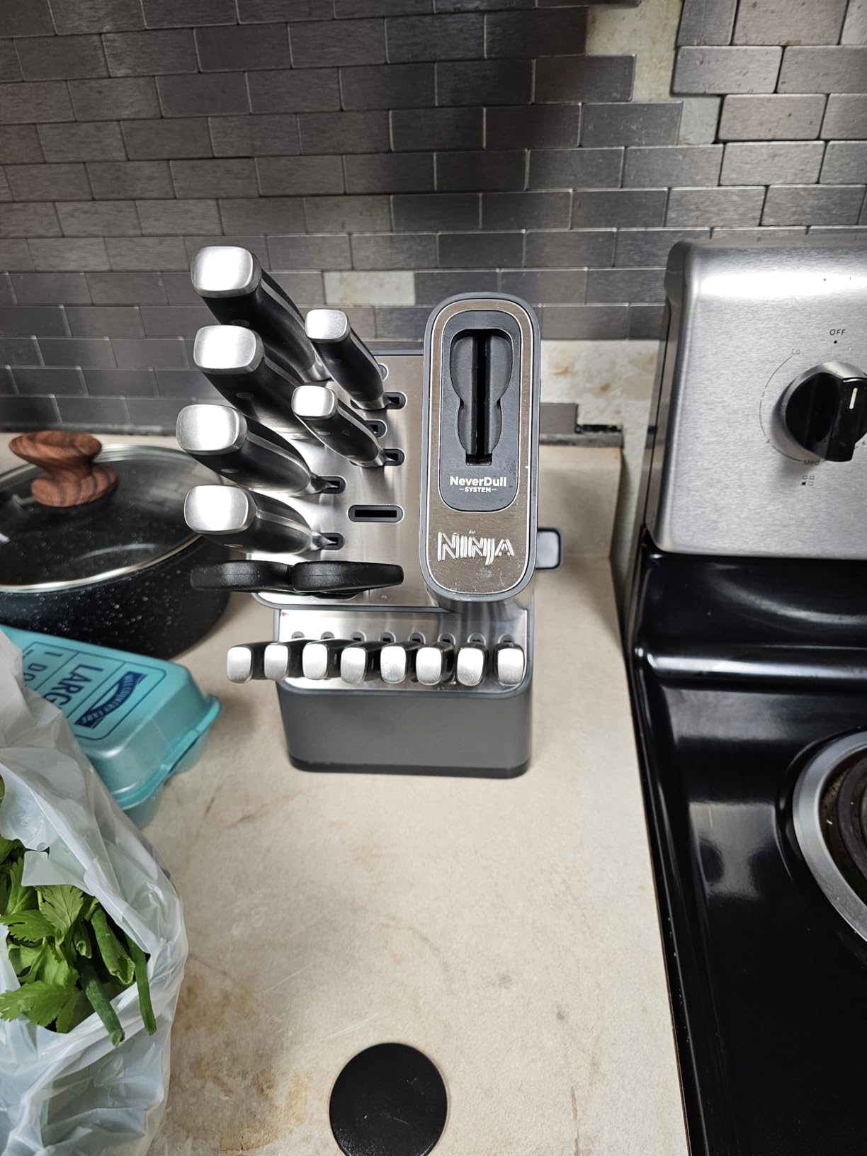 Ninja K32017 Foodi NeverDull Premium Knife System, 17 Piece Knife Block Set with Built-in Sharpener, German Stainless Steel Knives customer photo 1