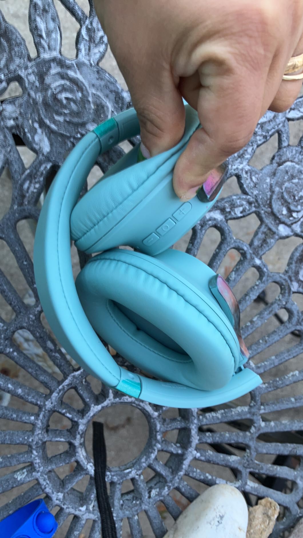 KVIDIO Bluetooth Headphones Over Ear, 65 Hours Playtime Wireless Headphones with Microphone, Foldable Lightweight Headset with Deep Bass, HiFi Stereo Sound Low Latency for Travel Work customer photo 1