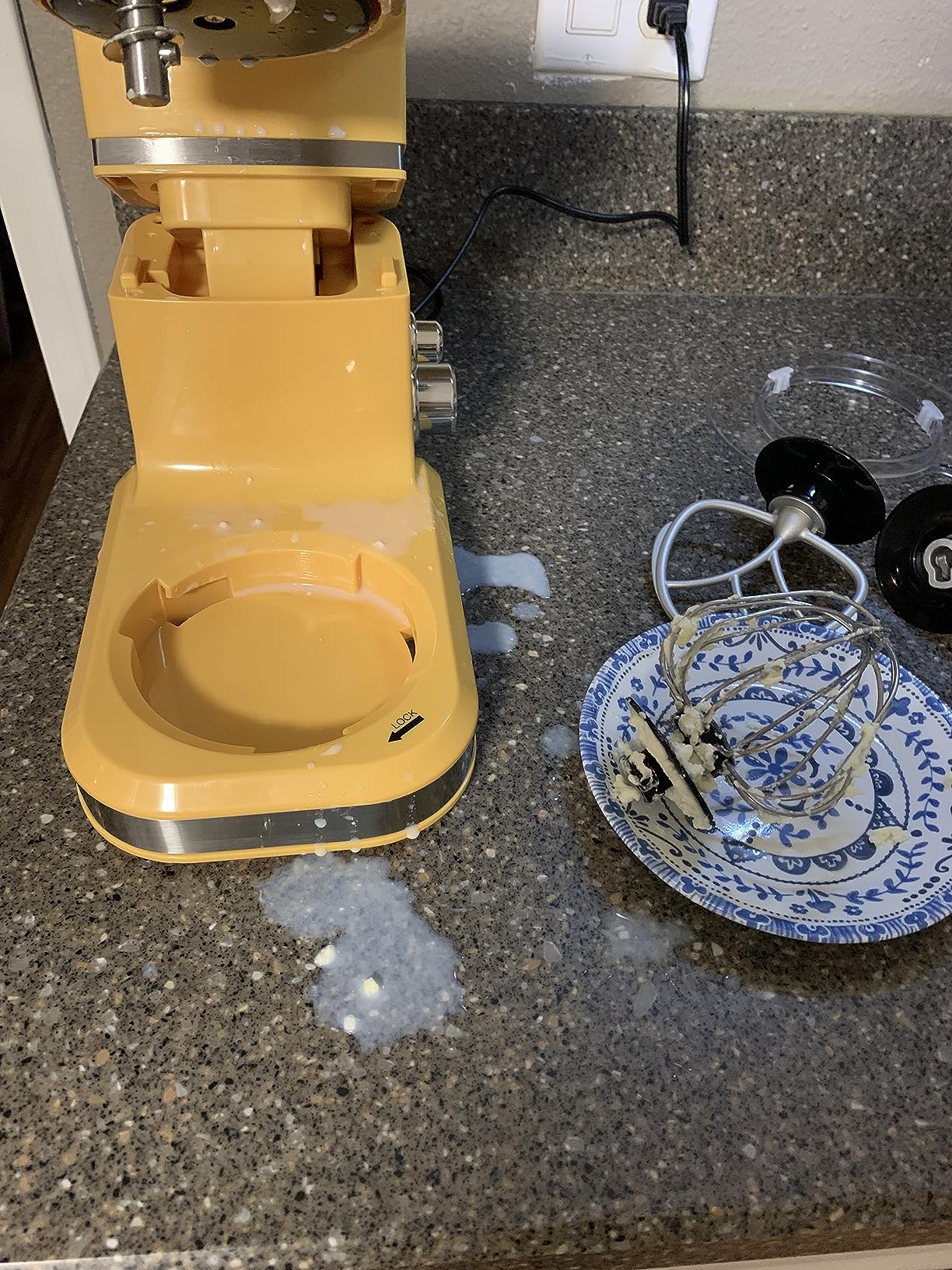 Kitchen in the box Stand Mixer, 3.2Qt Small Electric Food Mixer, 6 Speeds Portable Lightweight Kitchen Mixer for Daily Use with Egg Whisk, Dough Hook, Flat Beater (Black) customer photo 2