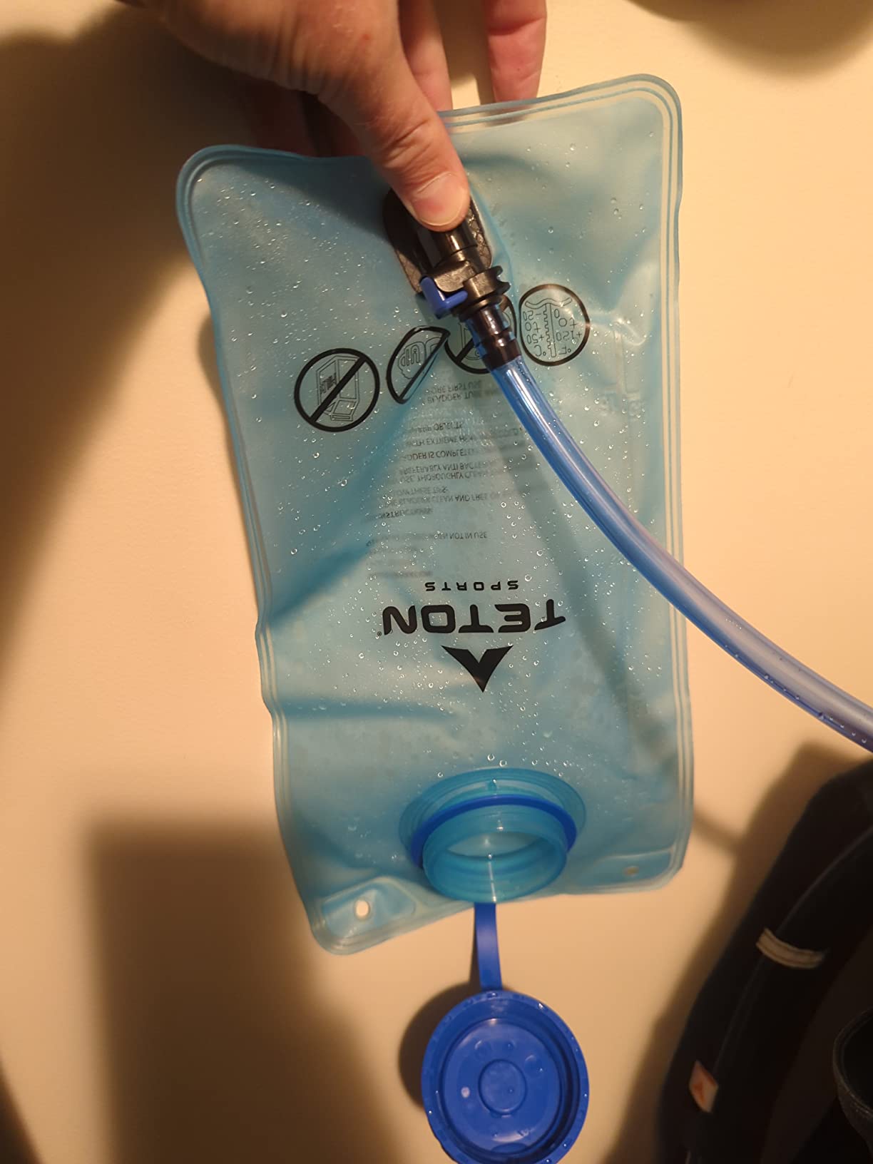 Teton Oasis/Trailrunner Hydration Backpack - Lightweight Water Pack with 2L/3L Bladder for Hiking, Running, Cycling, Biking - 2L/18L/22L Sizes - Sewn-in Rain Cover - Fits Men and Women customer photo 1