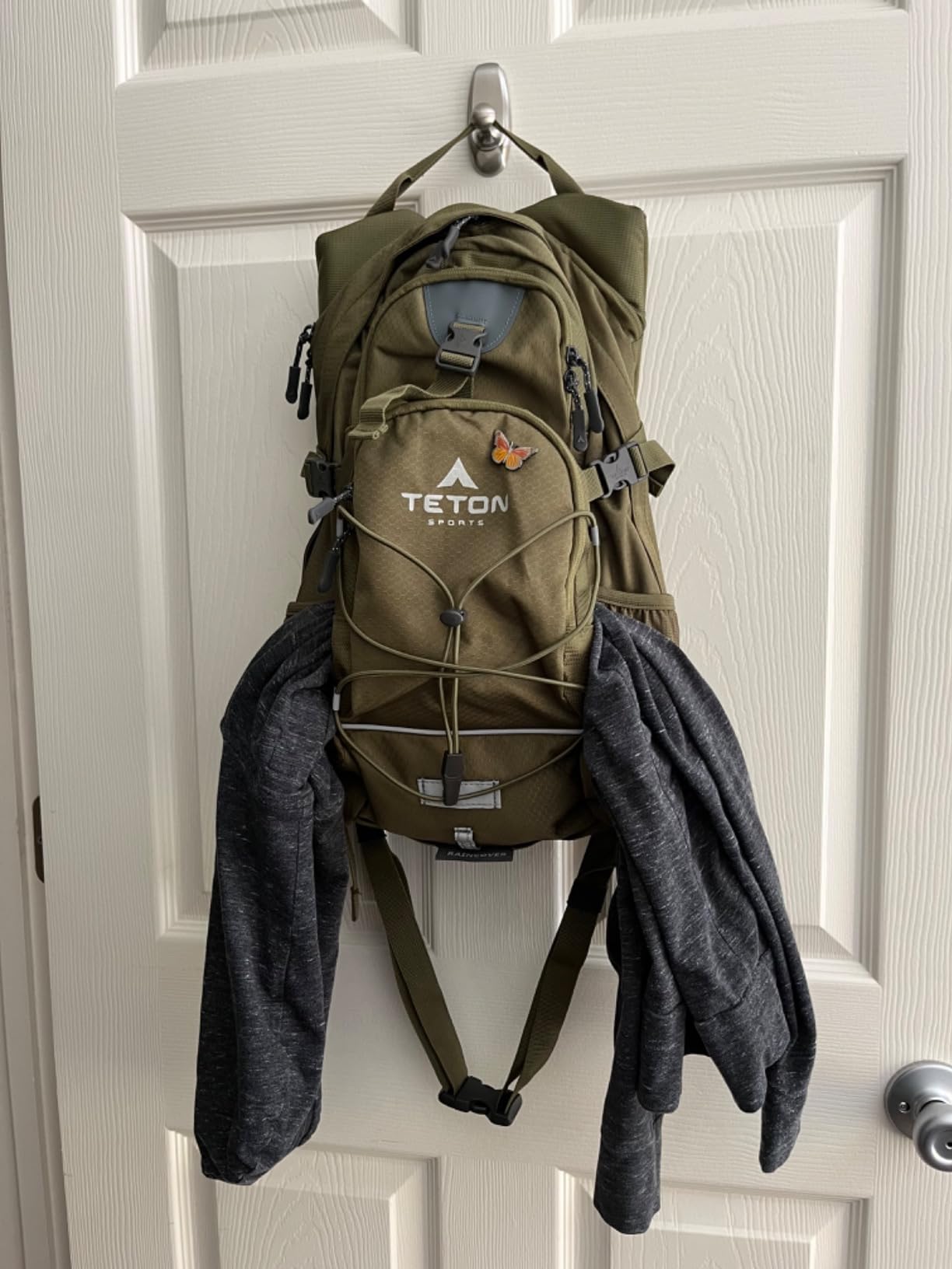 Teton Oasis/Trailrunner Hydration Backpack - Lightweight Water Pack with 2L/3L Bladder for Hiking, Running, Cycling, Biking - 2L/18L/22L Sizes - Sewn-in Rain Cover - Fits Men and Women customer photo 2