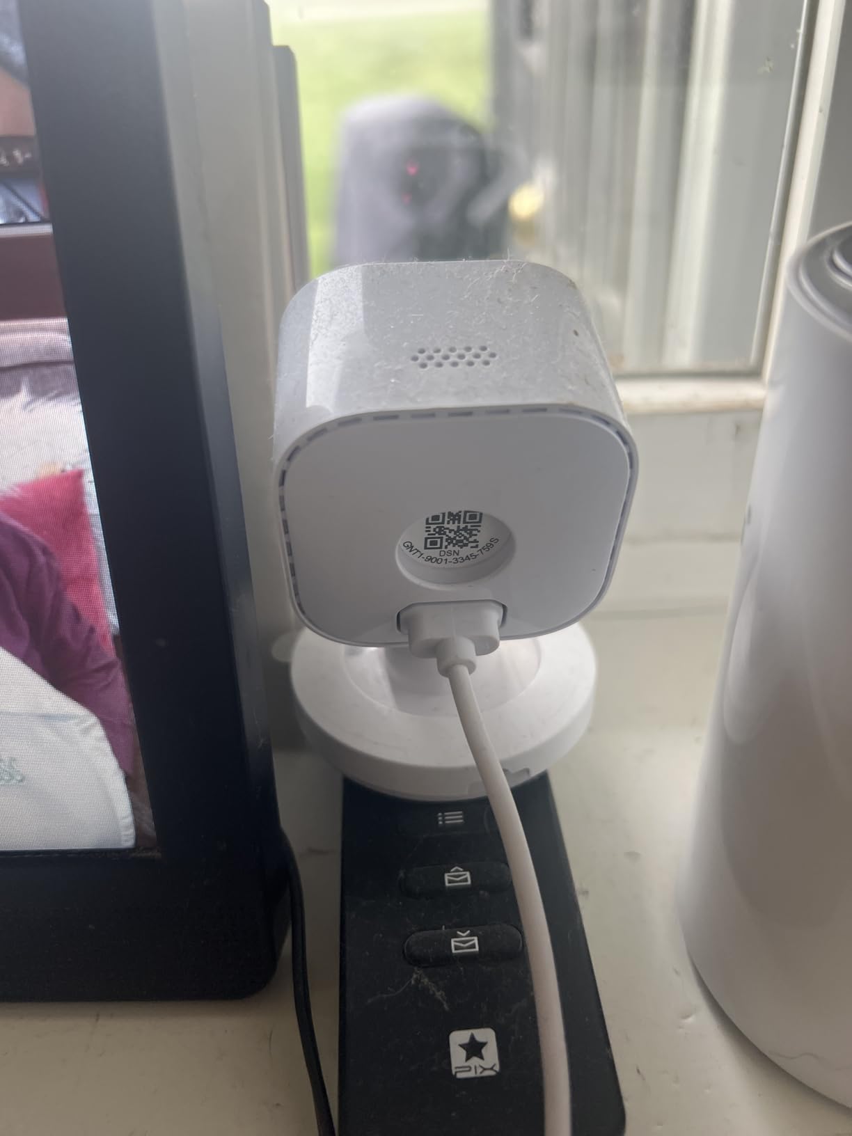 Blink Mini - Compact indoor plug-in smart security camera, 1080p HD video, night vision, motion detection, two-way audio, easy set up, Works with Alexa - 1 camera (Black) customer photo 2