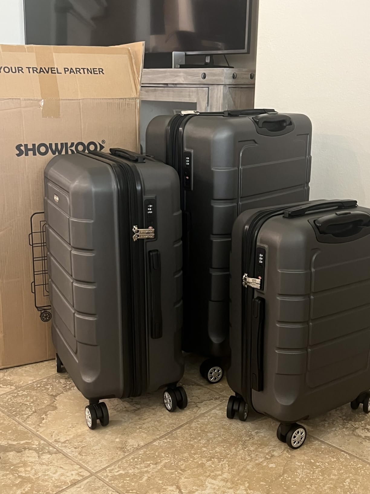 SHOWKOO Full PC Hardshell Luggage Sets, 20/24/28 In Suitcase with TSA Lock & Spinner Wheels, Lightweight Durable Travel Luggage customer photo 1