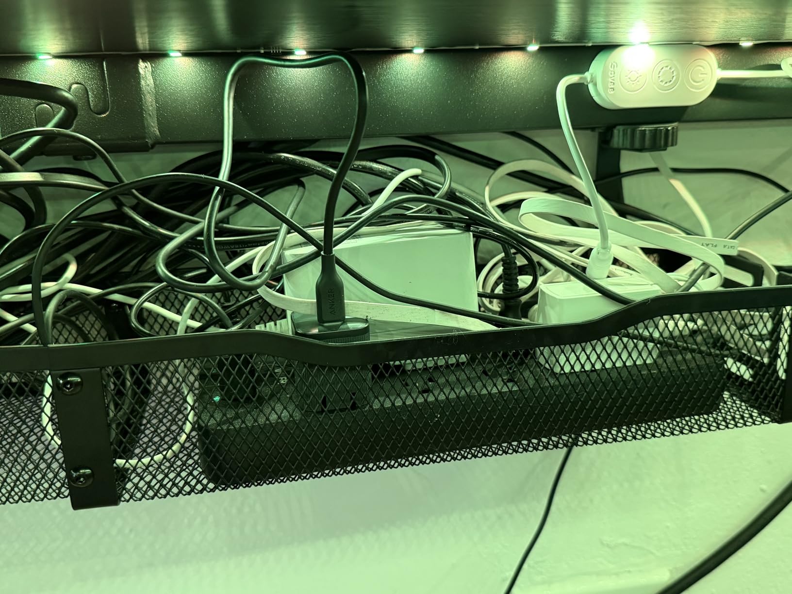 Anker Power Strip with 2100J Surge Protector, Outlet Extender, 5ft Extension Cord with Multiple Outlets, 12 AC, 2 USB A,1 USB C Port for 20W, Home Office, Dorm Room Essentials, TUV Listed customer photo 2
