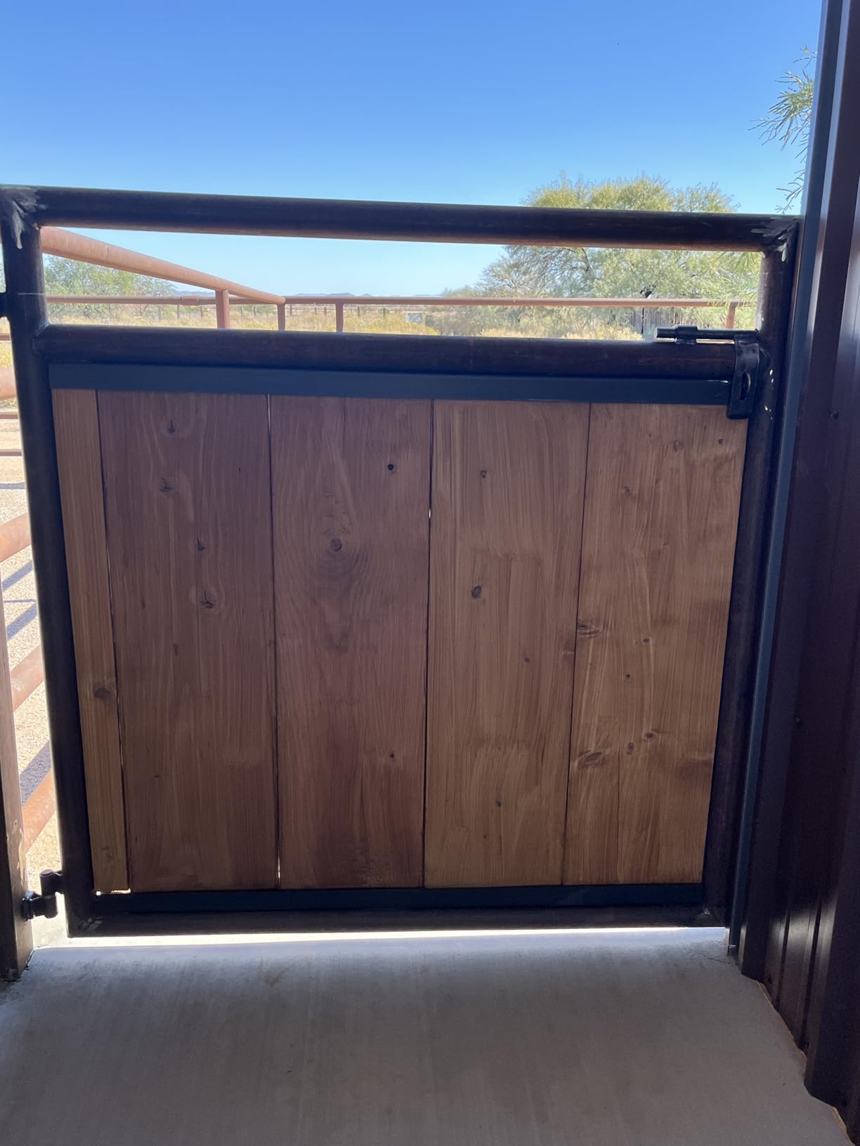 Thompson's WaterSeal Semi-Transparent Waterproofing Wood Stain and Sealer, Sedona Red, 1 Gallon customer photo 2