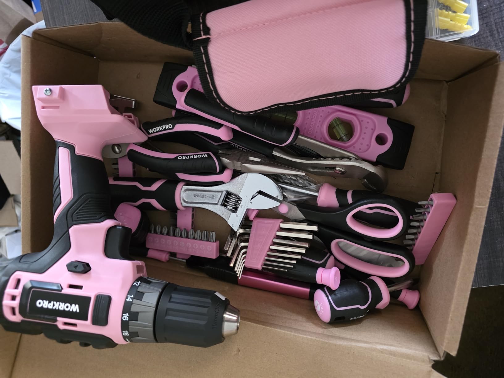 WORKPRO Home Tool Set with 20V Cordless Lithium-Ion Drill Driver, Household Repairing Tool Kit with Drill, 157PCS Power Drill Sets, 14-Inch Wide Mouth Storage Tool Bag, Green customer photo 1