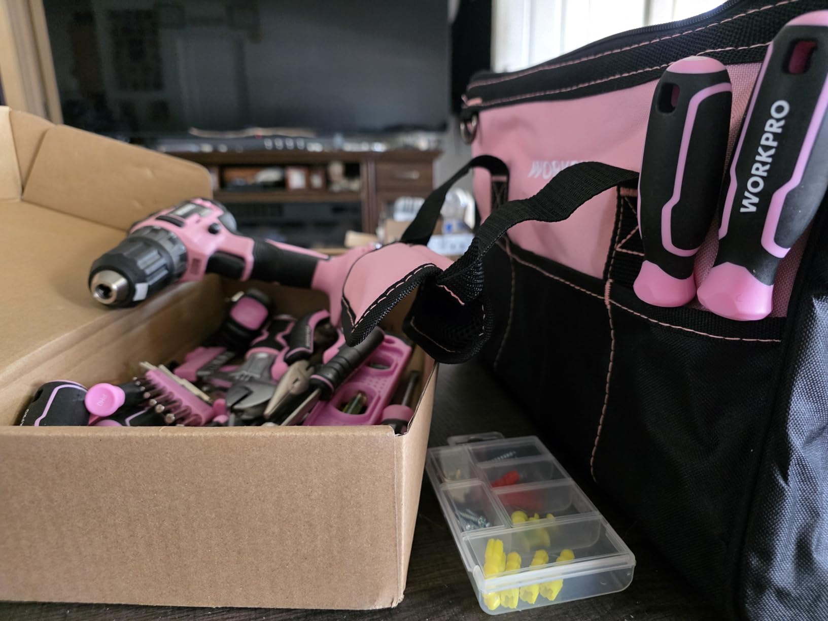 WORKPRO Home Tool Set with 20V Cordless Lithium-Ion Drill Driver, Household Repairing Tool Kit with Drill, 157PCS Power Drill Sets, 14-Inch Wide Mouth Storage Tool Bag, Green customer photo 2