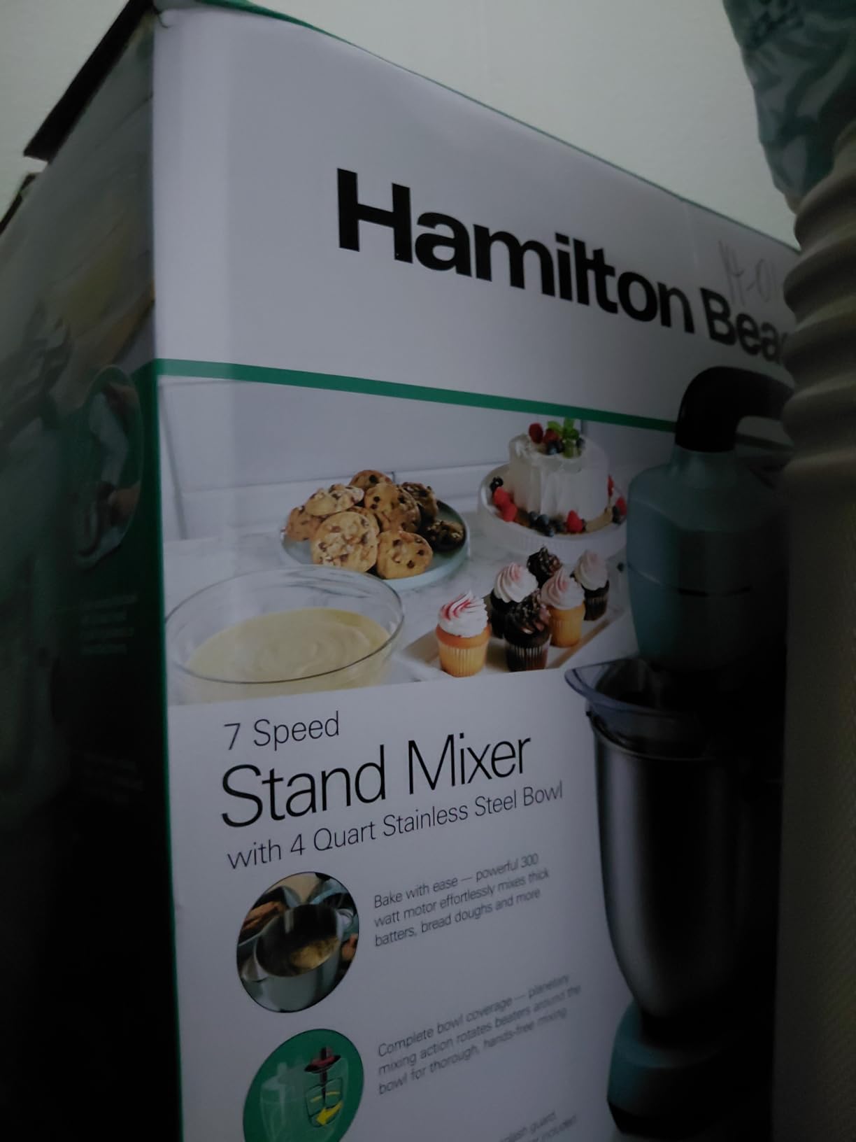 Hamilton Beach Electric Stand Mixer, 4 Quarts, Dough Hook, Flat Beater Attachments, Splash Guard, 7 Speeds with Whisk, Easy-Carry Top Handle, White customer photo 1