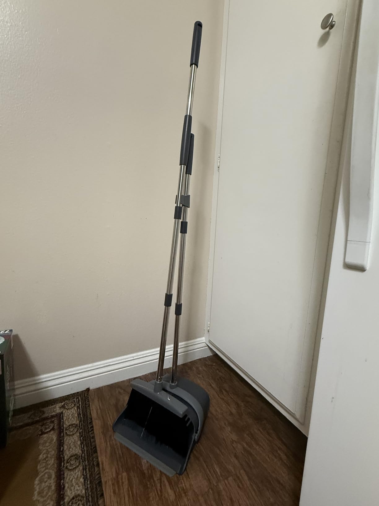 Ivandar Broom and Dustpan Set for Home, Dust pan with Long Handle, Broom with Dustpan Combo Set, for Home Kitchen Room Office Lobby Floor Use Upright Stand Up Sweeping (Gray&Green) customer photo 2