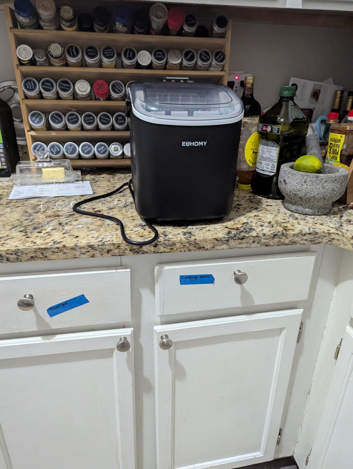 EUHOMY Countertop Ice Maker Machine with Handle, 26lbs in 24Hrs, 9 Ice Cubes Ready in 6 Mins, Auto-Cleaning Portable Ice Maker with Basket and Scoop, for Home/Kitchen/Camping/RV (Black) customer photo 2