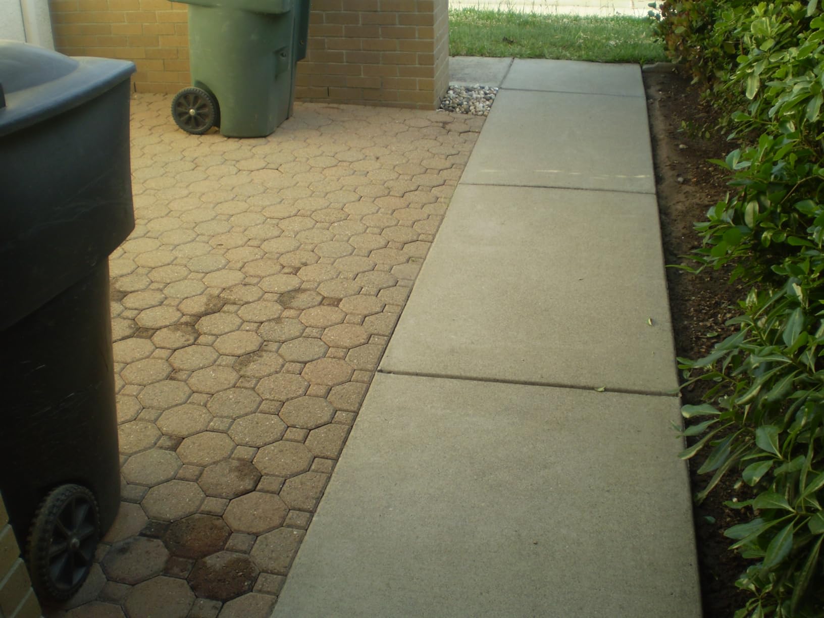 Westinghouse ePX3100v Electric Pressure Washer, 2100 Max PSI 1.76 Max GPM, Built-in Carry Handle, Detachable Foam Cannon, Pro-Style Steel Wand, 3-Nozzle Set, for Cars/Fences/Driveways/Home/Patios customer photo 1