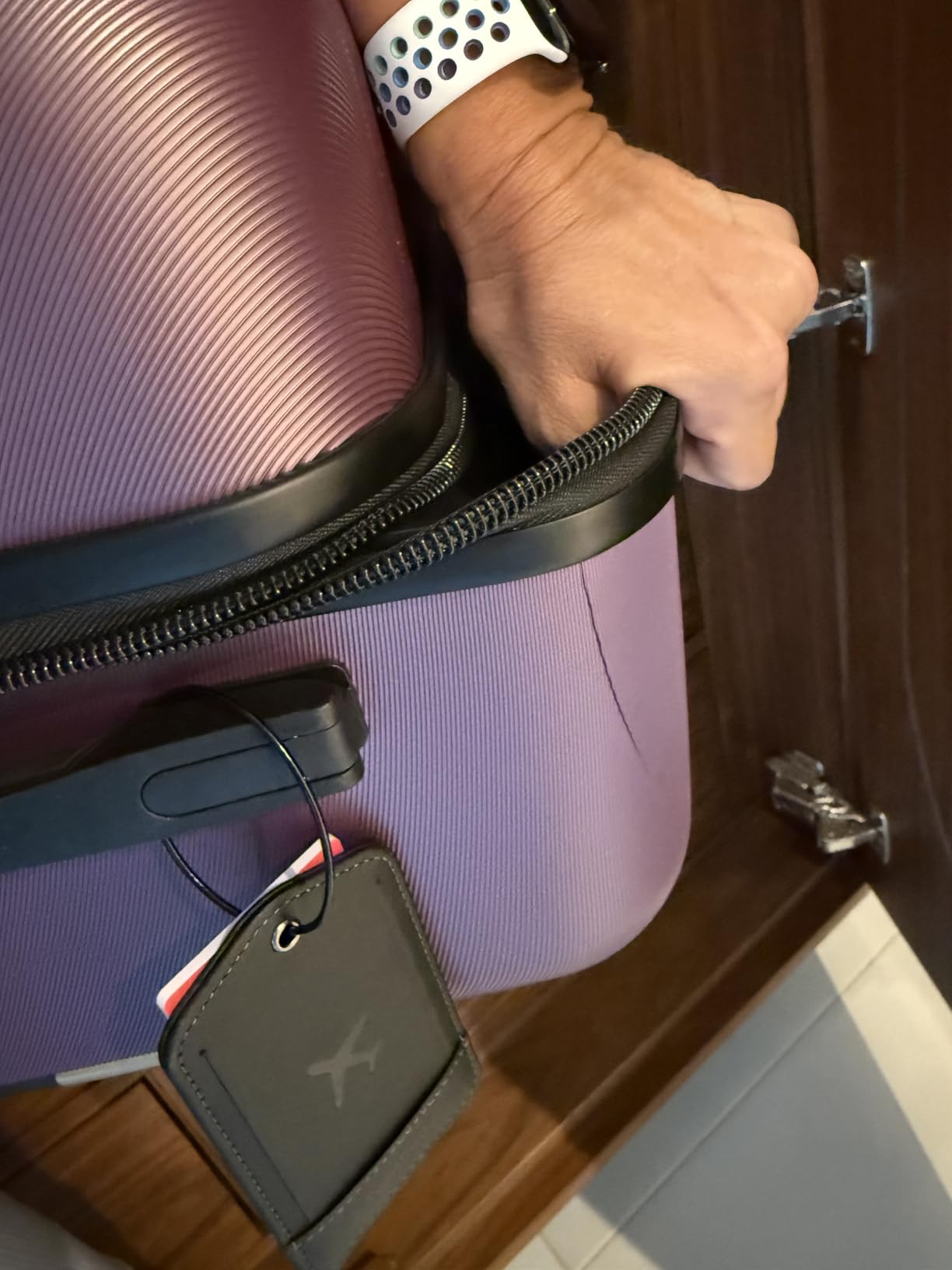 DELSEY PARIS Cruise 3.0 Hardside Expandable Luggage with Spinner Wheels, Platinum, Checked 26 Inch Trunk customer photo 2