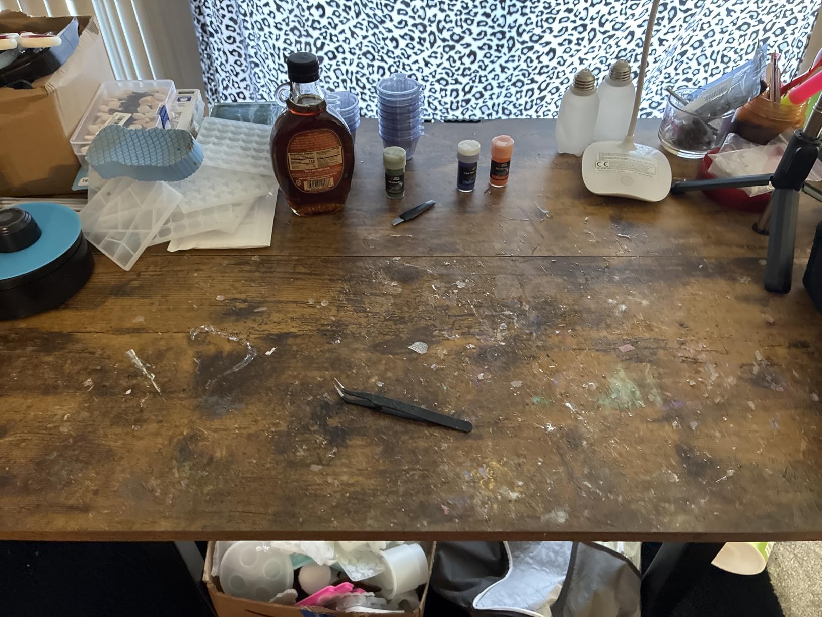 Claiks Electric Standing Desk, Adjustable Height Stand up Desk, 24x48 Inches Sit Stand Home Office Desk with Splice Board, Black Frame/Rustic Brown Top customer photo 2