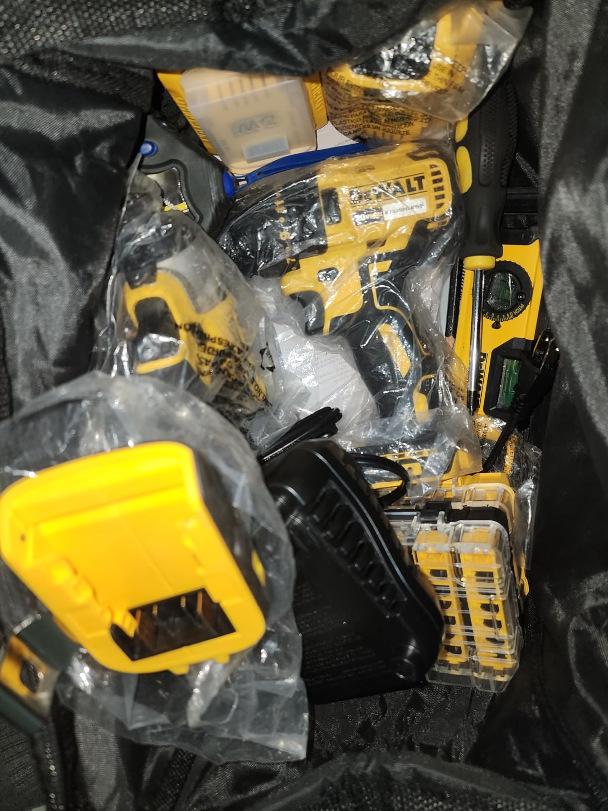 DEWALT 20V MAX Cordless Drill and Impact Driver, Power Drill Brushless 2-Tool Power Tool Combo Kit, Includes 2 Batteries, Charger and Bag (DCK277D2) customer photo 1