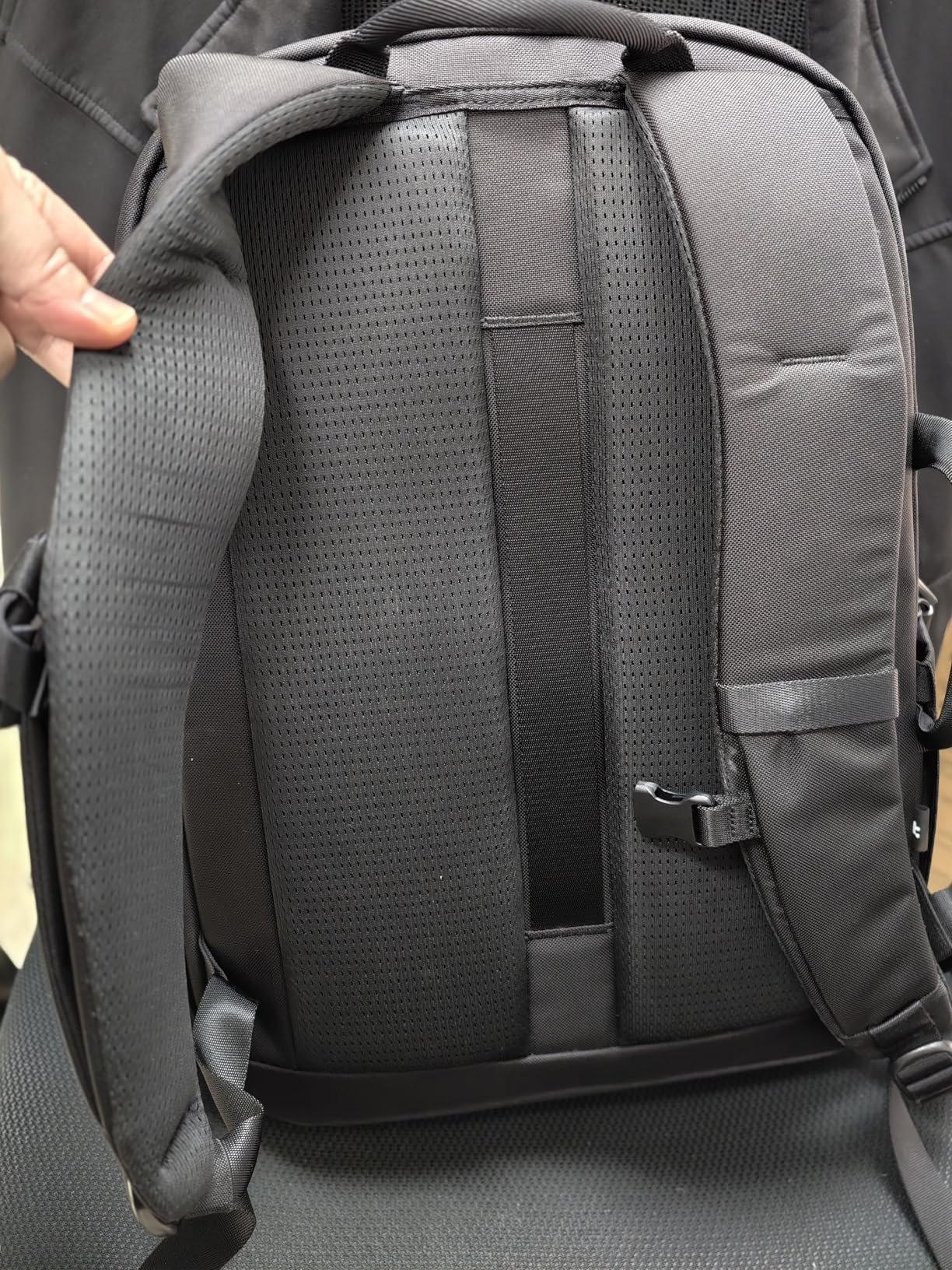 tomtoc Laptop Backpack Minimalist Daypack, UrbanEX-T65, A City Pack for Daily Commute Work, Water-resistant, Cordura Ballistic Nylon, 20L Fits 15.6-inch Notebook, Black customer photo 2