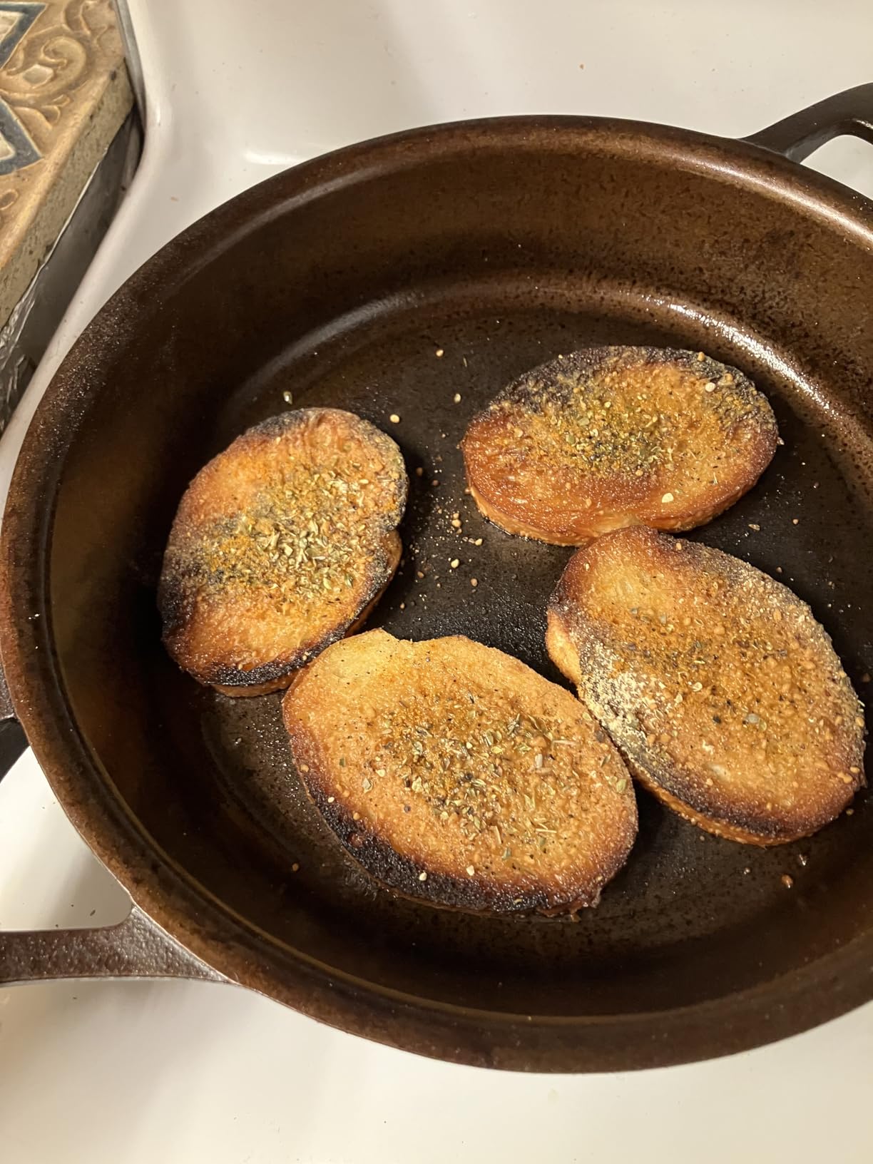 Stargazer 10.5-Inch Cast Iron Skillet | Made in USA, Seasoned, Premium Frying Pan for Grilling, Searing, Baking & More - Durable Cast Iron with Smooth Cooking Surface customer photo 2