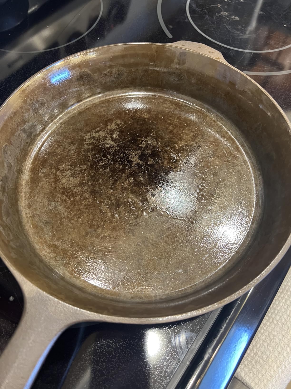 Field Company Small Cast Iron Skillet 8.38-Inch - Pre-Seasoned Frying Pan for Searing, Baking & Everyday Cooking, Lightweight & Smooth, Made in USA (No.6, 1-2 Servings) customer photo 1