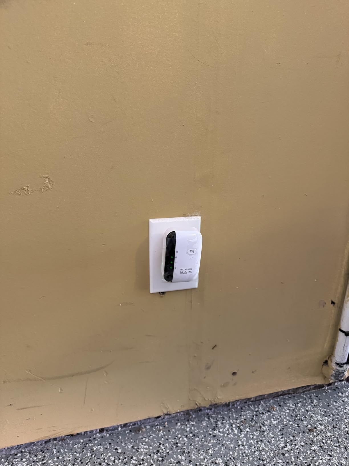 WiFi Extender 5000 sq.ft customer photo 1