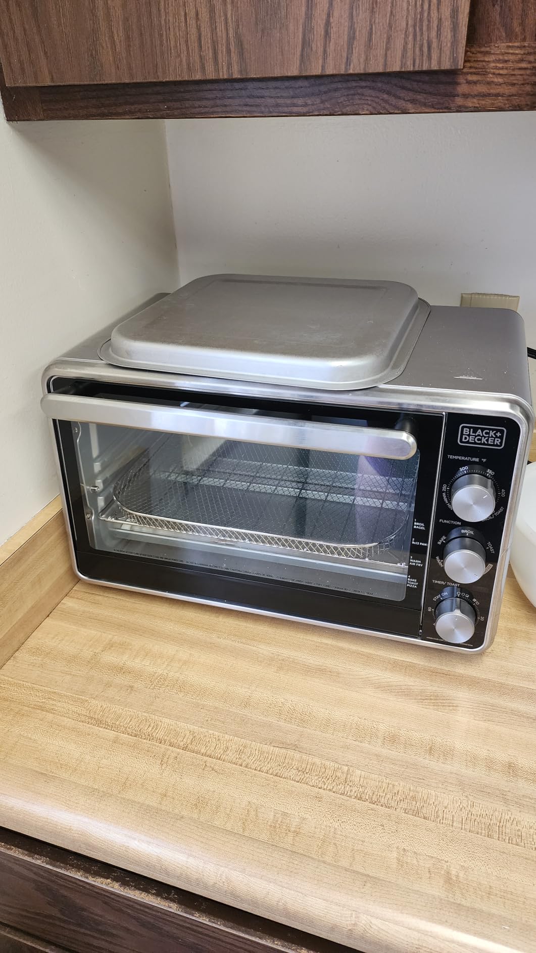 BLACK+DECKER Crisp 'N Bake Air Fry Countertop Convection Toaster Oven, Medium Capacity, 4-Slice, 5-in-1, Fits 9