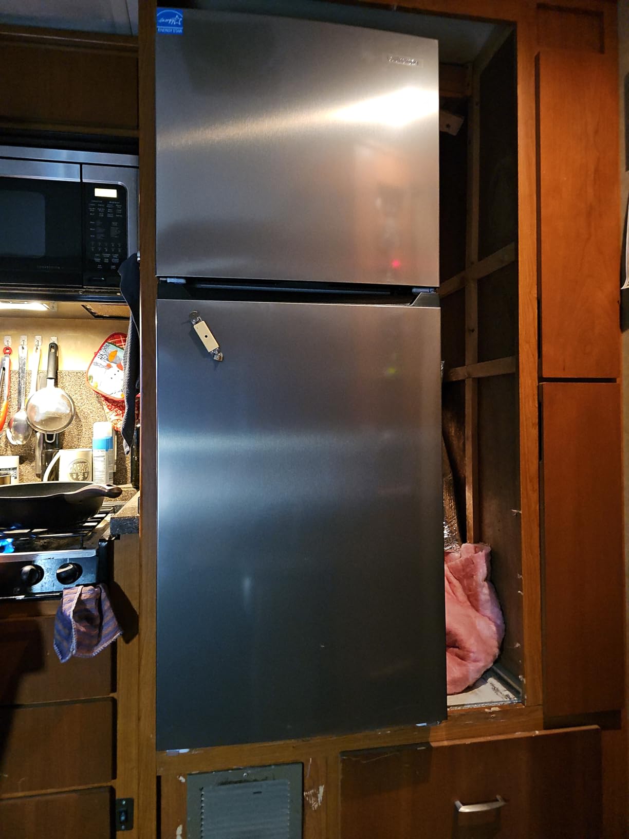 Upstreman 11.6 Cu.Ft. Double Door Refrigerator in Stainless Steel with Large Capacity Top Freezer, Frost Free, Adjustable Thermostat Control, Apartment Refrigerator with Freezer, ENERGY STAR customer photo 2