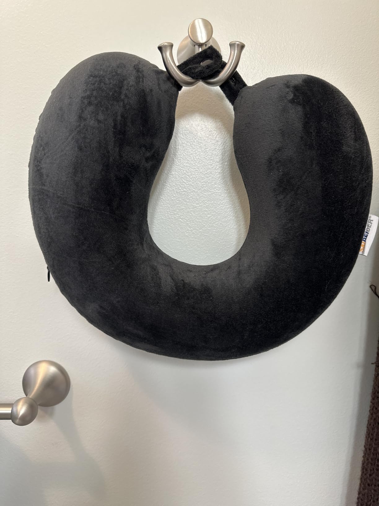 SAIREIDER Travel Pillow 100% Pure Memory Foam Travel Neck Pillow, Airplane Pillow for Traveling、Car、Home、Office,Washable Cover(Black) customer photo 1