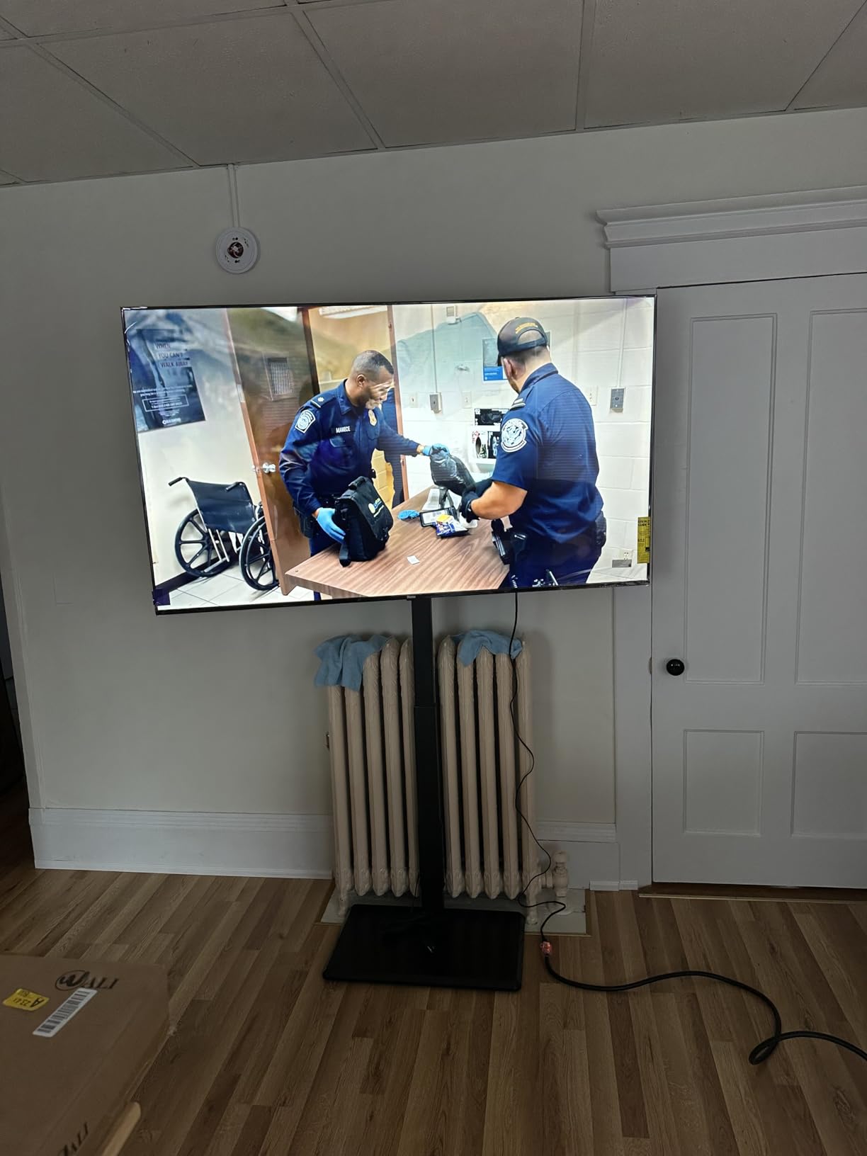 WALI Floor TV Stand with Power Outlet, Tall TV Stand Mount for 32-75 inch TV up to 110 lbs, Swivel and Height Adjustable TV Stands with Wood Base for Bedroom, Living Room(TVDVD-7P), Black customer photo 1