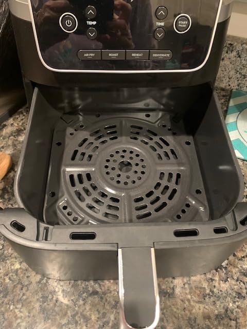 Ninja XL Air Fryer with MaxCrisp | 6.5 QT Capacity | 6-in-1 Max Crisp, Air Fry, Roast, Bake, Reheat and Dehydrate | 450F Temp | 1750 Watts | Nonstick Basket, Crisper Plate and Recipe Guide | Grey | AF181 customer photo 2