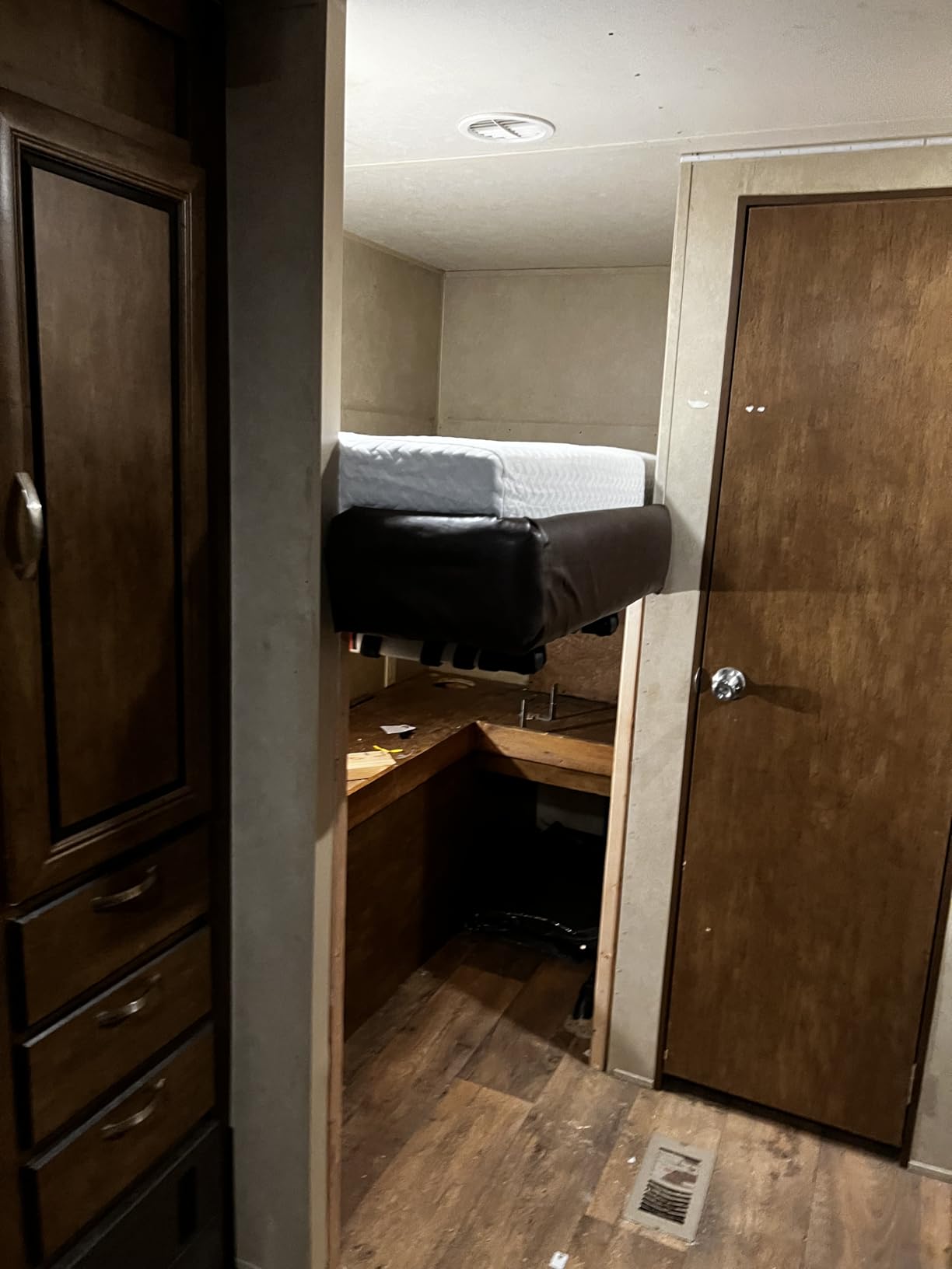 Zinus 12 Inch Queen Cooling Essential Memory Foam Mattress [NewVersion], Fiberglass Free, Medium Feel, Breathable Cooling Layers, Certified Safe Materials customer photo 2