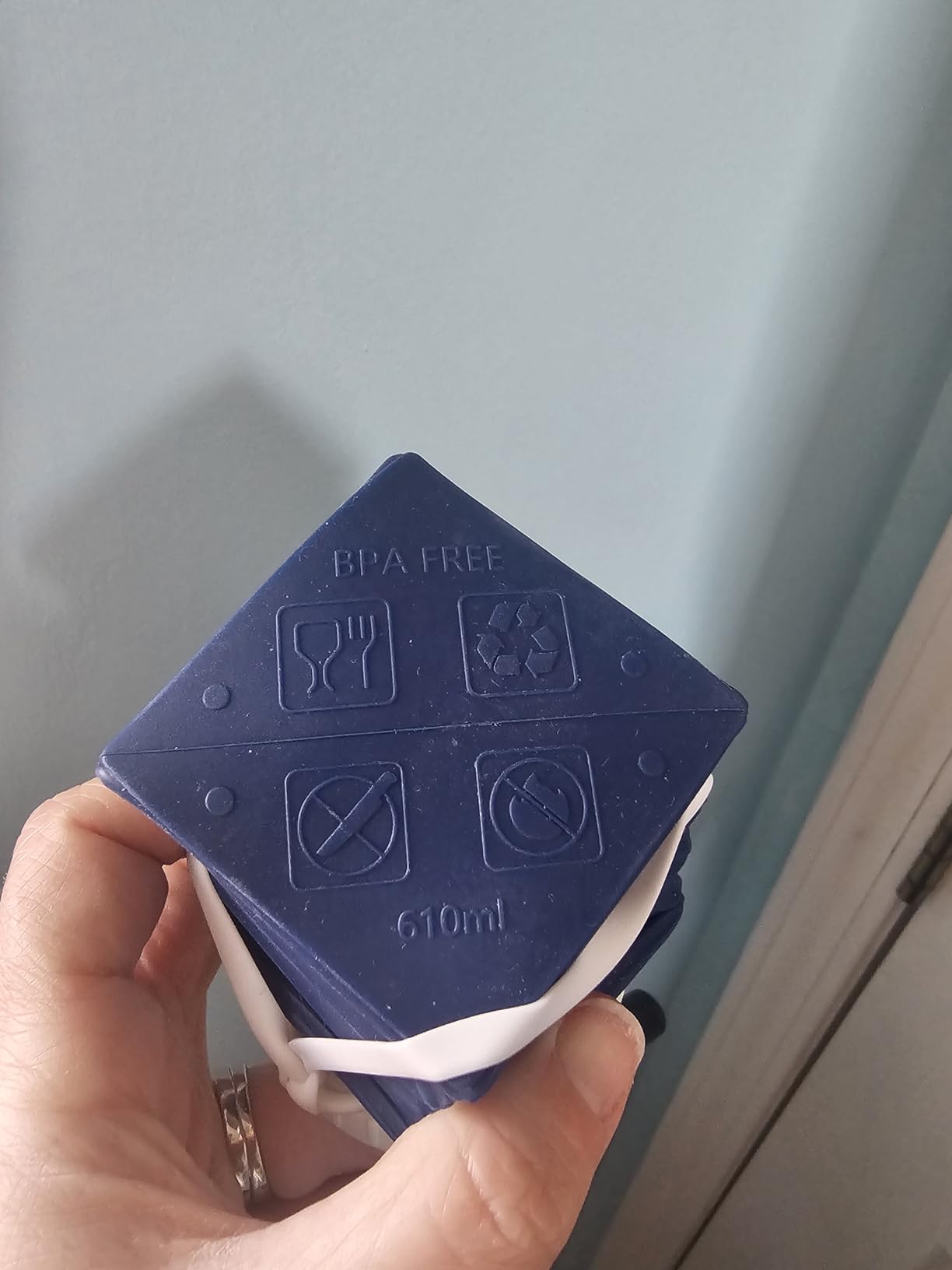 BEAUTAIL Collapsible Water Bottles 20.6oz, Silicone Foldable Portable Travel Water Bottle, BPA-Free, Leakproof Reusable for Traveling Camping Hiking Cycling Yoga Sports Outdoor, 1 Pack (Dark Blue) customer photo 2