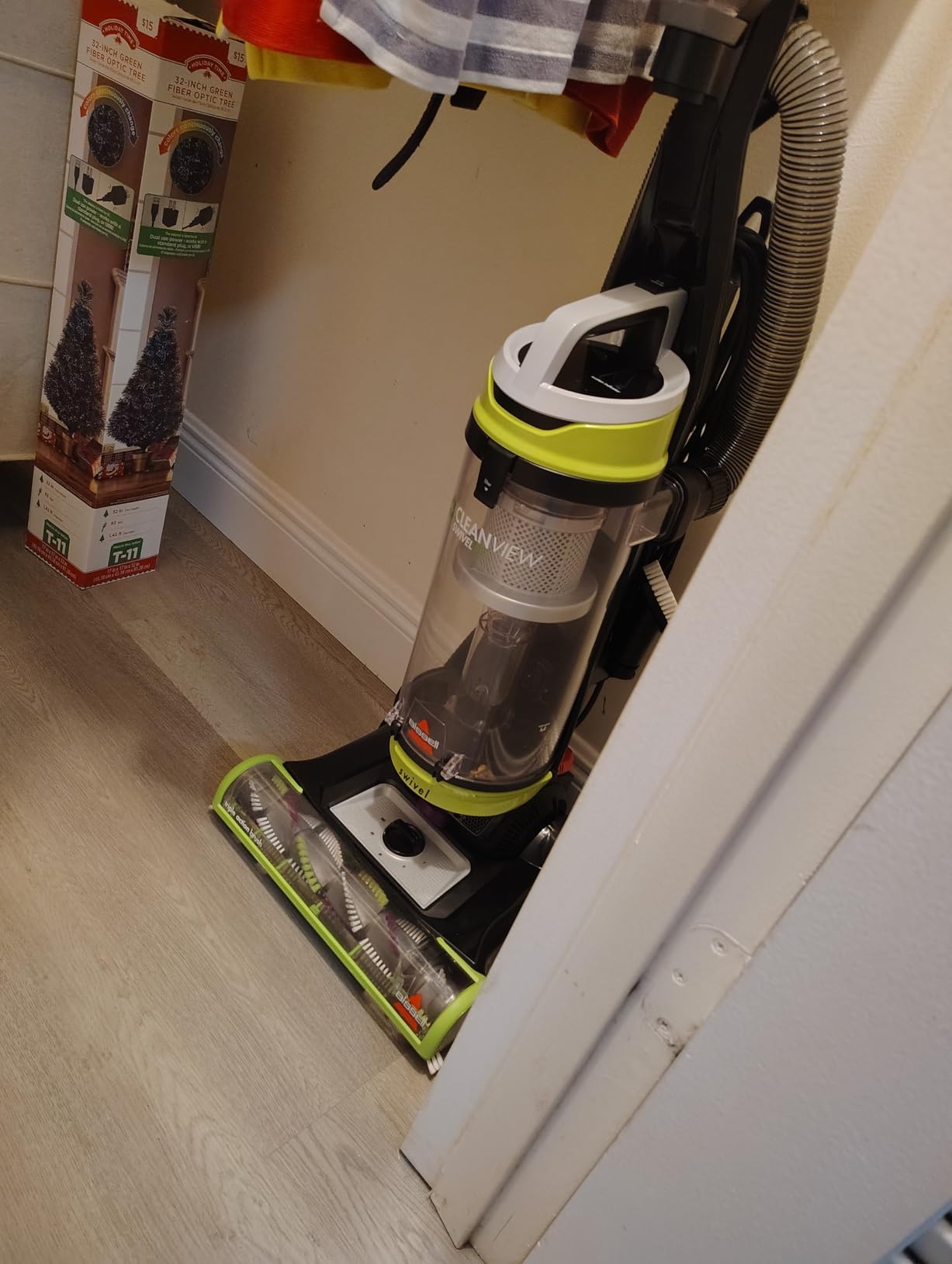 Bissell CleanView Swivel Vacuum with Triple Action Brush Roll, Swivel Steering, Extension Wand, Easy-Empty Dirt Tank, Multi-Cyclonic Suction System customer photo 1