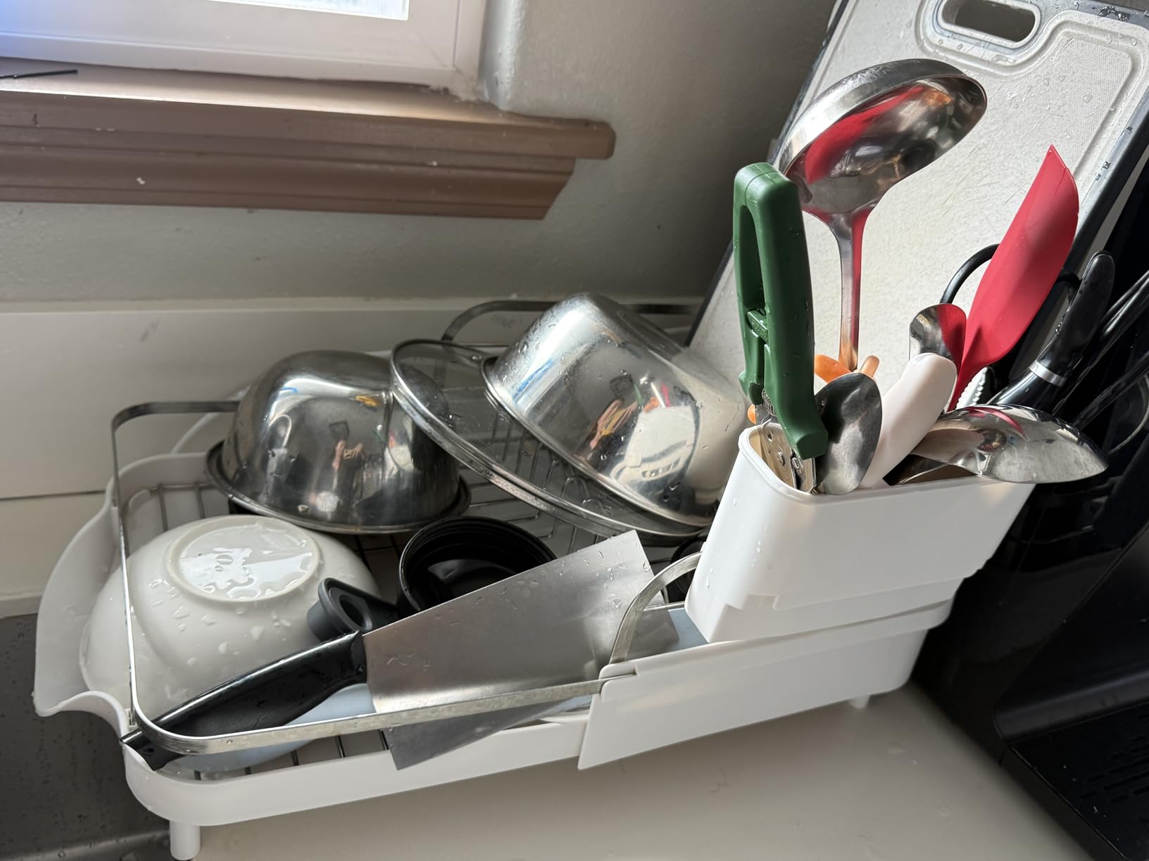 SNTD Dish Drying Rack, Expandable Dish Rack for Kitchen Counter, Stainless Steel Dish Drainer with Drainboard Set and Utensil Holder (Black) customer photo 1