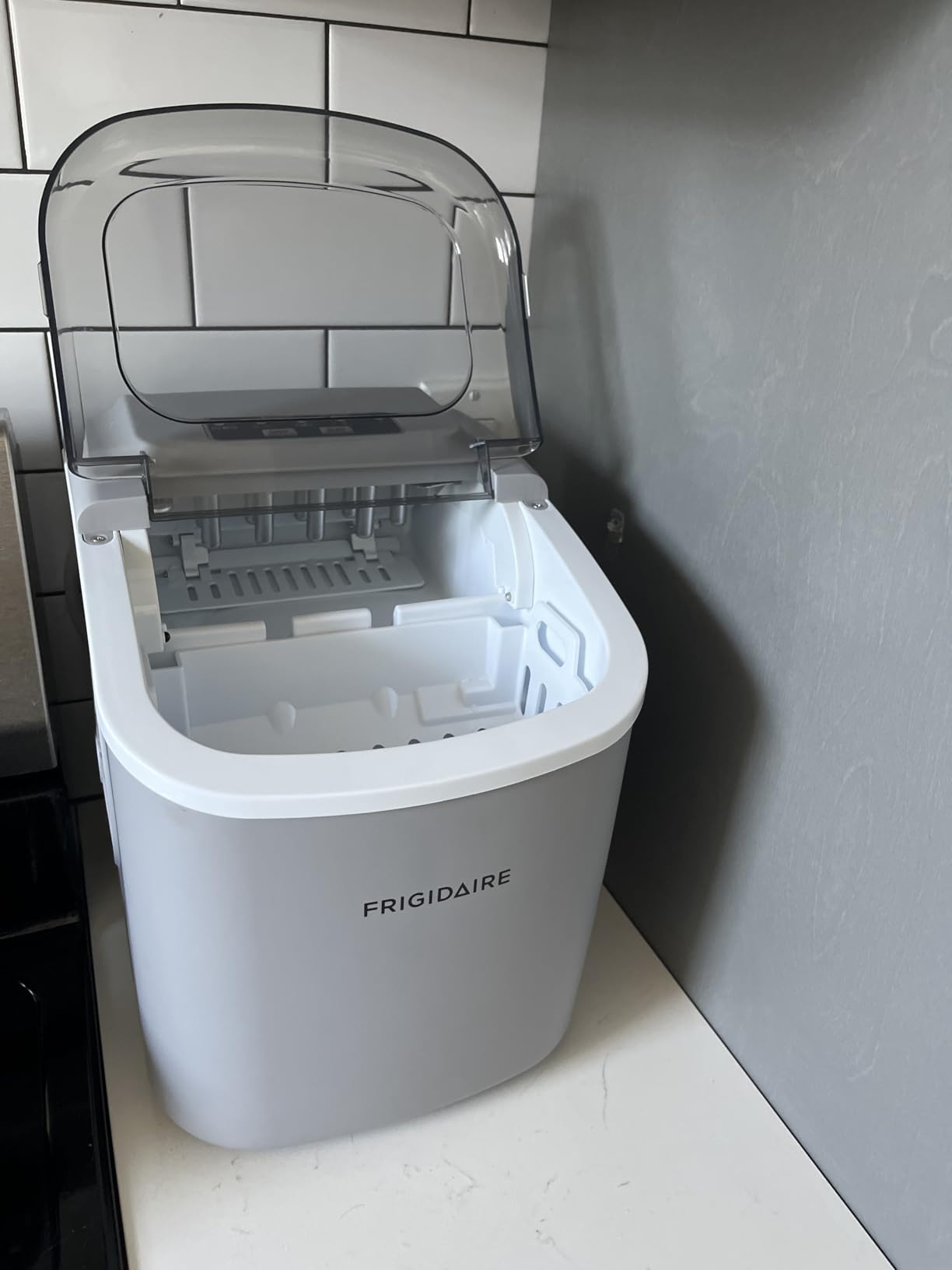 FRIGIDAIRE EFIC128AMZBLK Compact Countertop Ice Maker, 26 lb per Day, Black customer photo 1