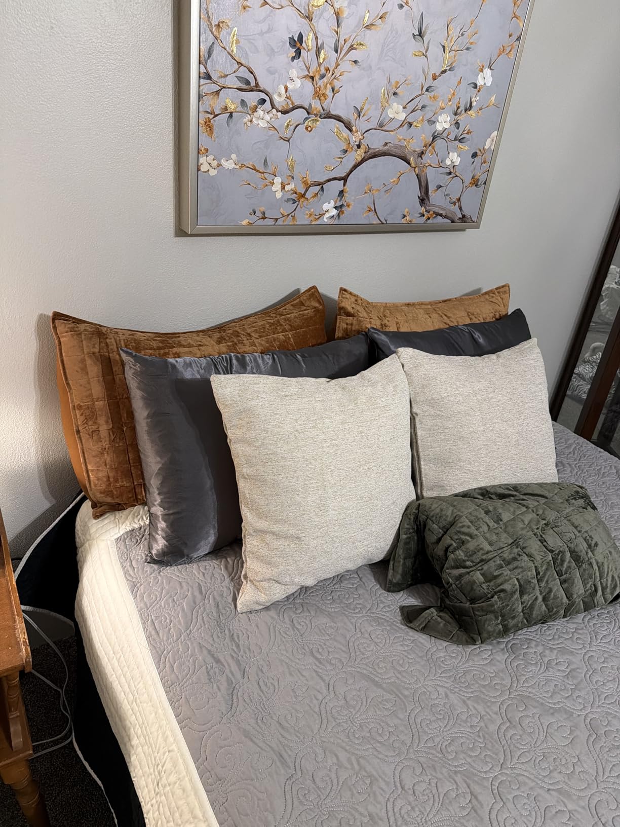 RECYCO Luxury Velvet Quilt Set King Size Bedding Sets, Ultra Soft Velvet Comforter Set, Lightweight Channel Box Stitch Oversized Bedspread - Beige customer photo 2