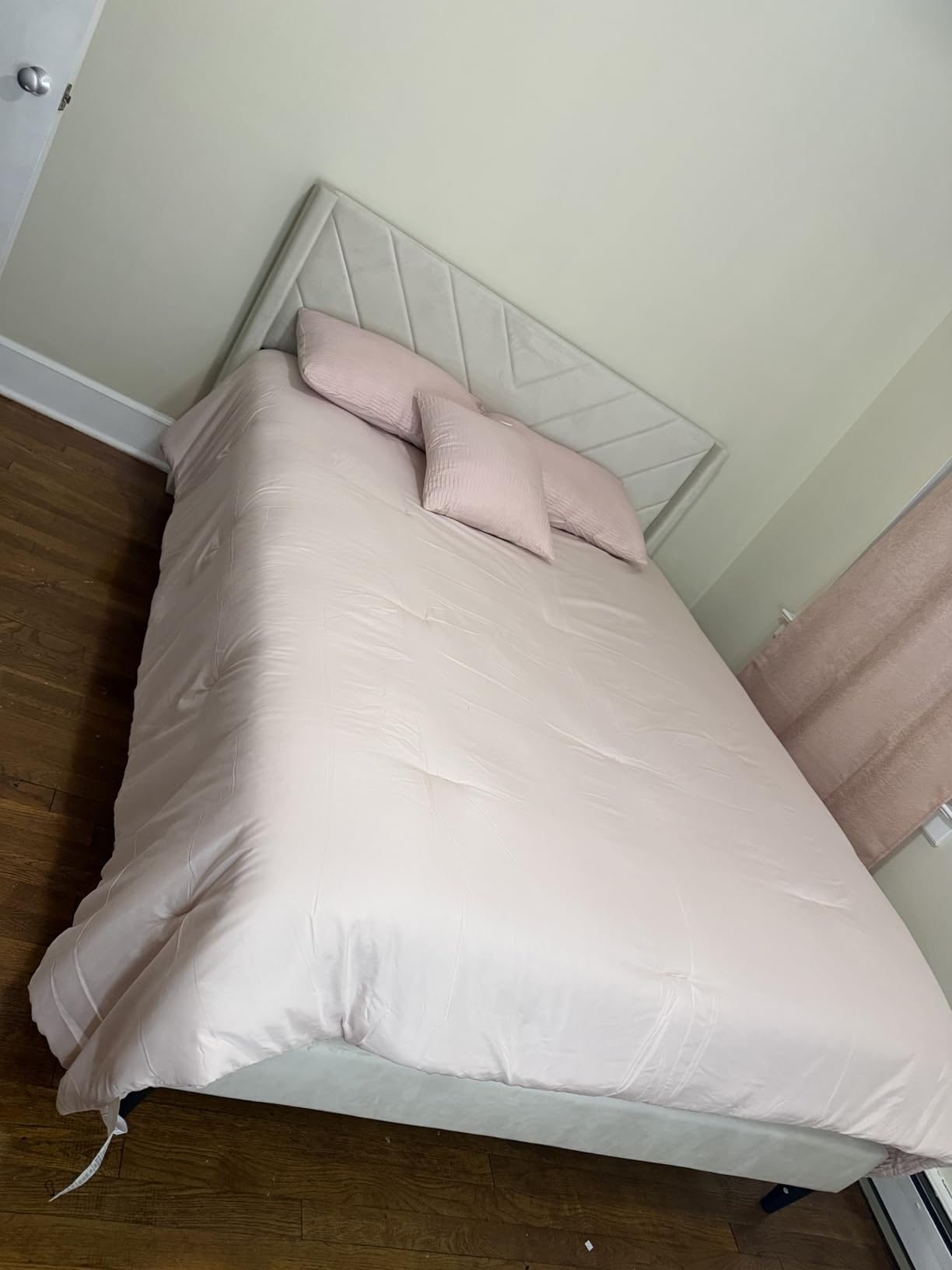 Yaheetech Queen Bed Frame Upholstered Platform Bed with Wing Side, Wooden Slat Support, Tufted Headboard with Wing Side, Mattress Foundation, No Box Spring Needed, Beige customer photo 1