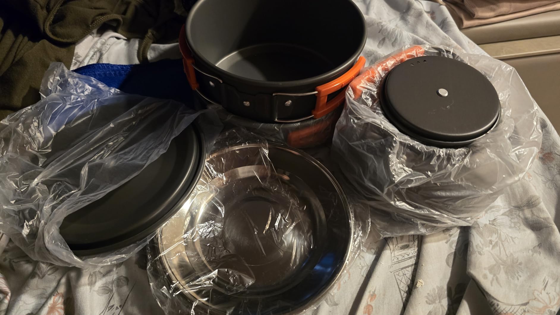 17pcs Camping Cookware Kit, 0.45Gal Pot, 7inches Pan, 0.30Gal Kettle Set with 2 Set Stainless Steel Cups Plates Forks Knives Spoons customer photo 1
