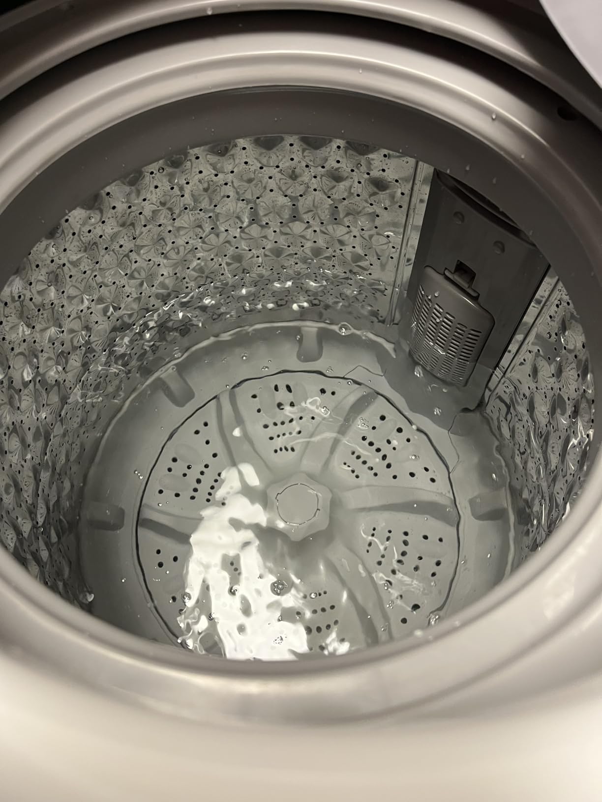 BLACK+DECKER 4.1 Cu. Ft. Top Loading Washing Machine with Agitator, Full Size Washing Machine with Glass Lid and Stainless Steel Tub, Machine with LED Display, 10 Wash Cycles, 120V, BTLW41MW, White customer photo 2