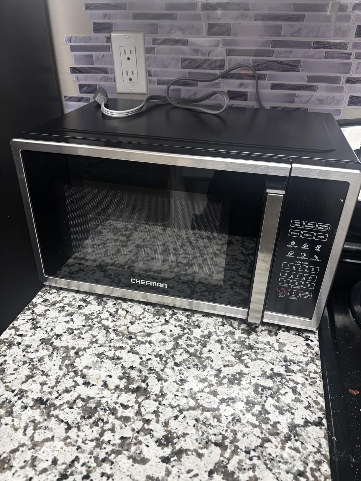 Chefman MicroCrisp Countertop Microwave Oven and Convection Oven, with Integrated Crisper, Guided Touchscreen Interface, 10 Power Levels, Mute Function, and Eco Mode, 1800W and 0.8 Cu. Ft. - Black customer photo 2