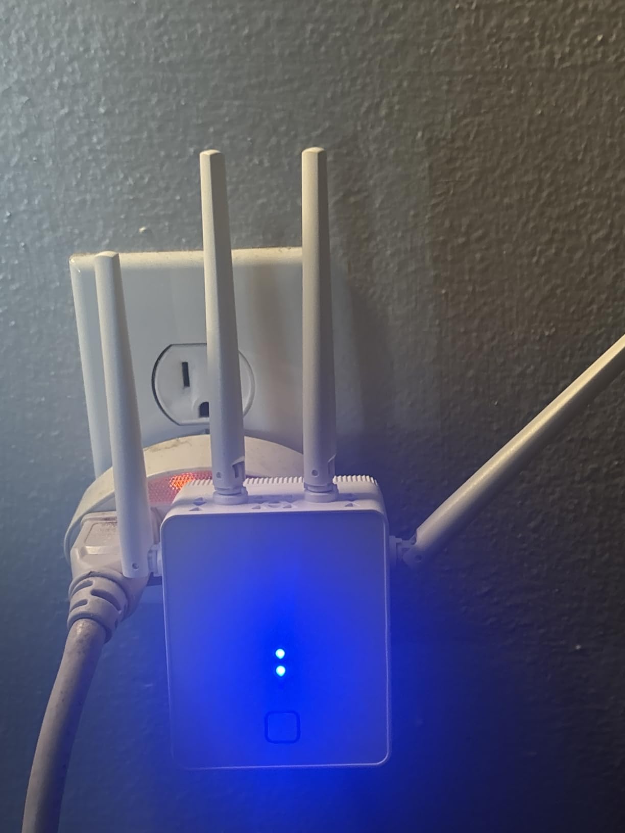 WiFi Extender 1200Mbps Dual Band customer photo 1