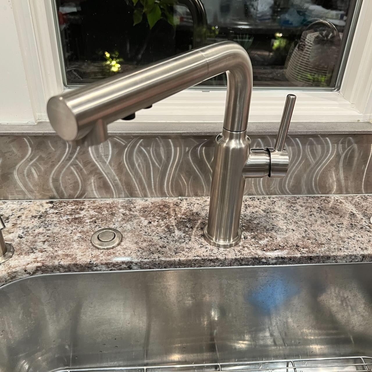 Delta Faucet Daneri Pull-Out Kitchen Faucet, Brushed Nickel Kitchen Faucets with Pull-Out Sprayer, Kitchen Sink Faucet with Magnetic Docking customer photo 2