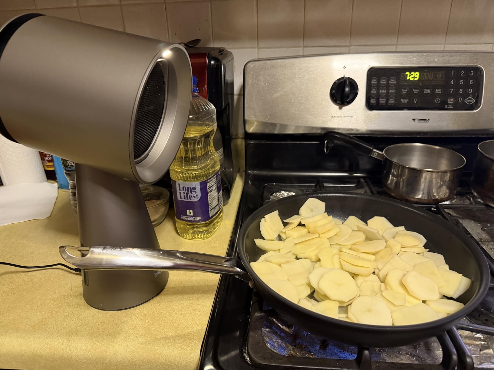 BREETEE Portable Range Hood Kitchen-5-Layer Filter Compact Desktop Exhaust Fan, Powerful 3-Speed Smoke Removal, Low Noise Countertop Range Hood, Oil Cup, for Apartments, Dorm, RV, Indoor BBQ-Off-white customer photo 1