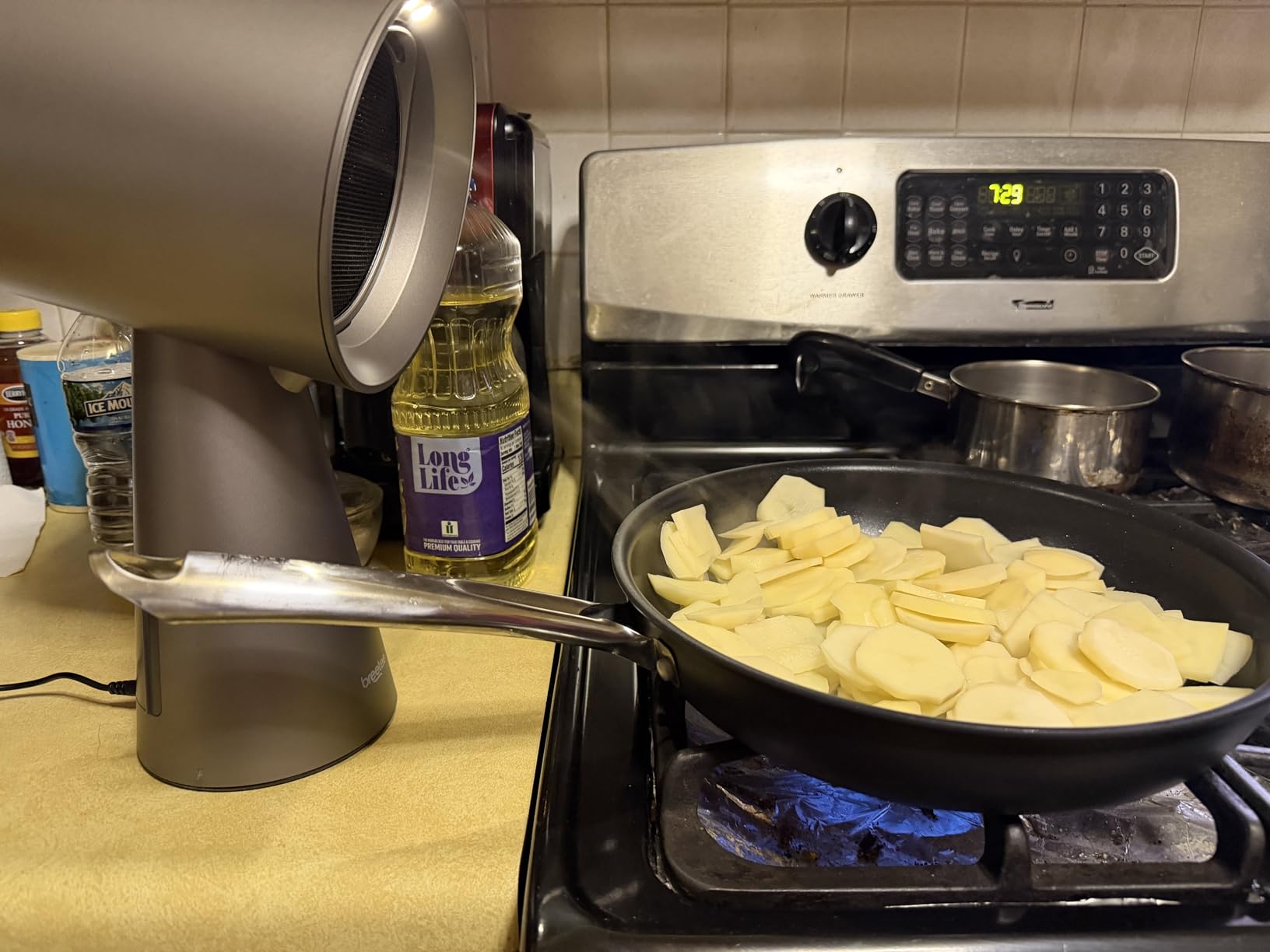 BREETEE Portable Range Hood Kitchen-5-Layer Filter Compact Desktop Exhaust Fan, Powerful 3-Speed Smoke Removal, Low Noise Countertop Range Hood, Oil Cup, for Apartments, Dorm, RV, Indoor BBQ-Off-white customer photo 2