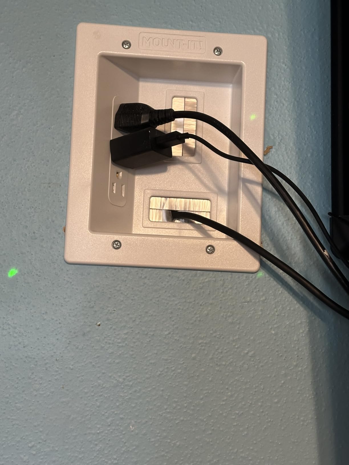 Mount-It! in-Wall TV Cable Concealer Kit with Recessed Power - Triple Outlet, 9ft Cord, and Hand Saw - Easy, Safe Cable Management for Organized TV and Home Theater Setups customer photo 2