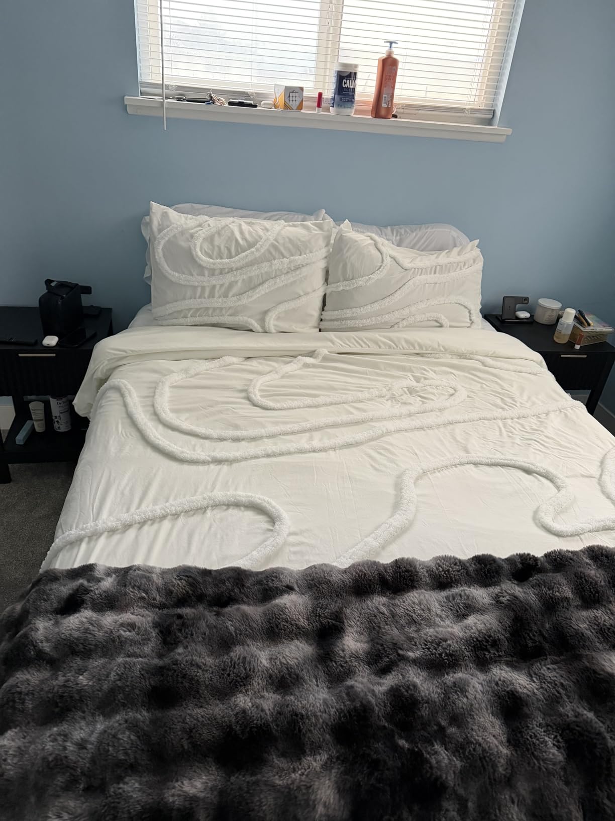 BENVWE Fluffy Faux Fur Throw Blanket for Couch, Soft Plush Thick Cozy Fuzzy Luxury Minky Bubble Blanket for Home Living Room Decor Gift for Women, Tie-dye Grey, 63