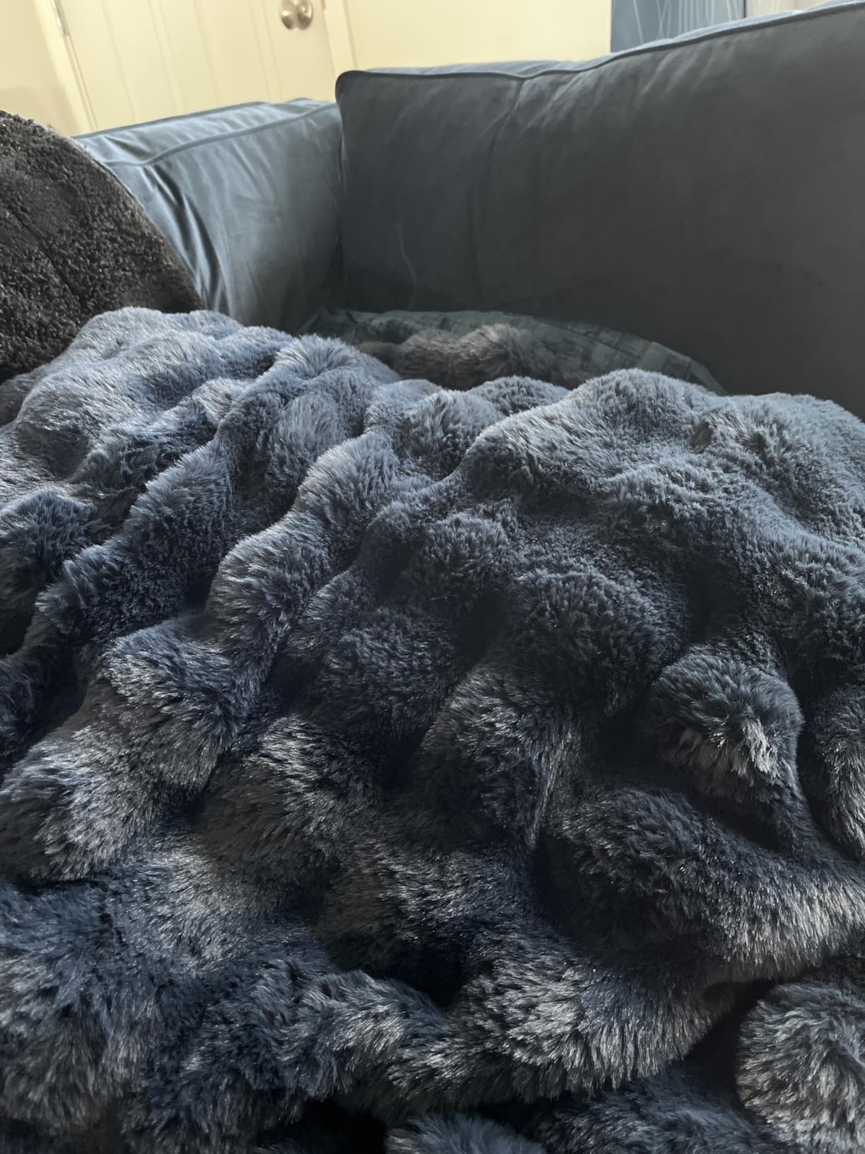 BENVWE Fluffy Faux Fur Throw Blanket for Couch, Soft Plush Thick Cozy Fuzzy Luxury Minky Bubble Blanket for Home Living Room Decor Gift for Women, Tie-dye Grey, 63