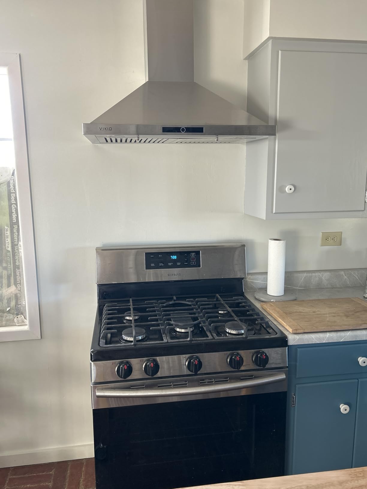 VIKIO HOME Wall Mount Range Hood 30 inch, 580 CFM, Ducted/Ductless Convertible, Stainless Steel Kitchen Vent Hood with 3-Speed Fan and LED Lights customer photo 1