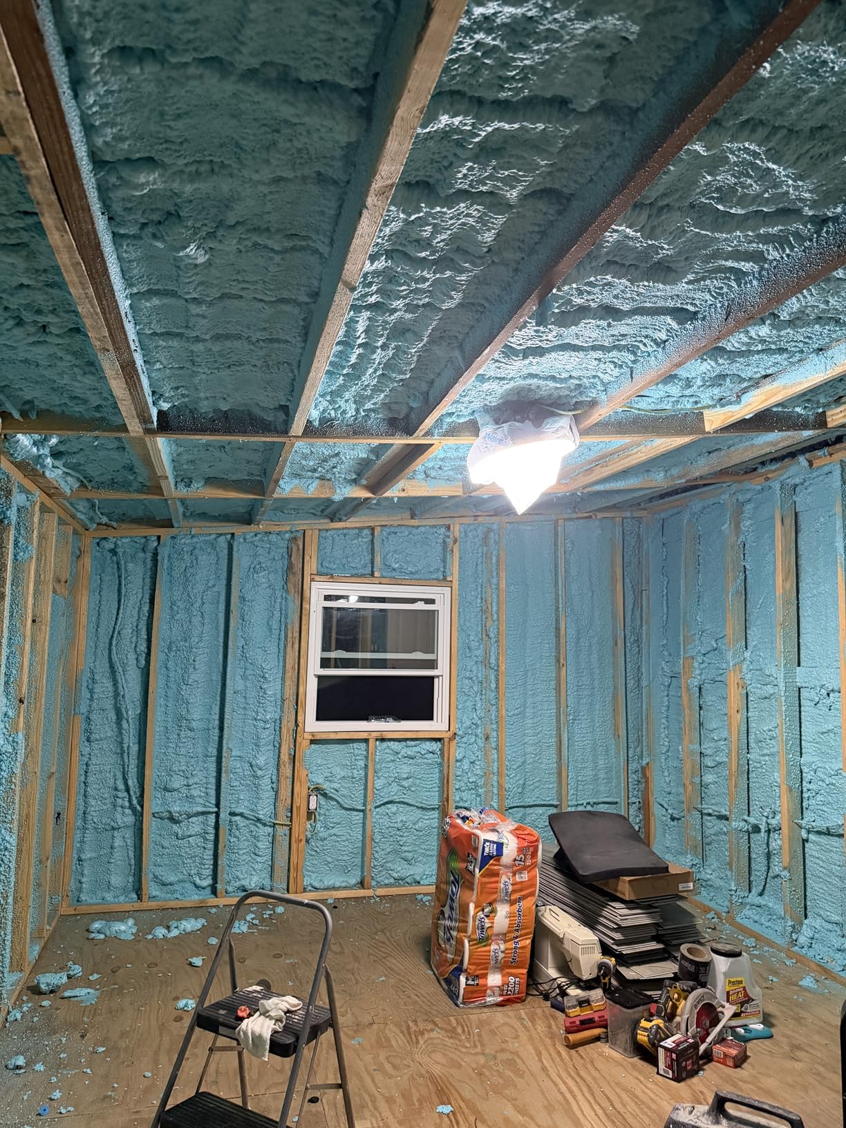 BEEST FullStop Spray Foam Insulation Kit for Walls and Attic - 240 Board ft/sq.ft. Perfect Heat & Acoustic Insulation for Reduced Energy Bills - 12x Spray Foam Can, 1 Cleaner, Pro X Gun & Safety Gear customer photo 2